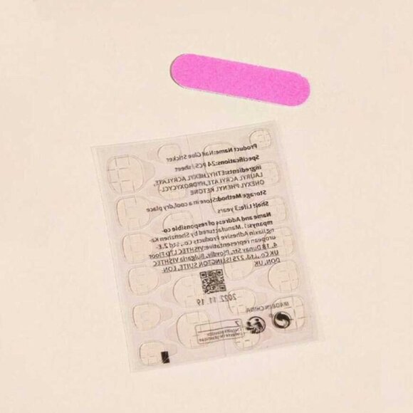 White Camelia Red and Pinkish White Short Coffin Press On Nails 24 Pieces - Picture 4 of 4